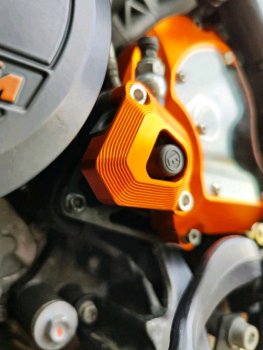 Kupplungsnehmer Schutz orange passend für KTM 1290 Super Duke Adventure