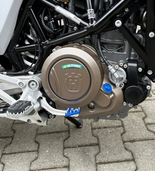 Öl Einfüll Schraube M24x3 blau  passend für Husqvarna 701 Supermoto Enduro