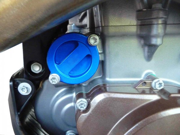 Ölfilter Deckel links in blau passend für Husqvarna 701 2016-24