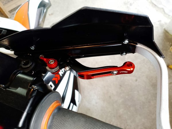 Handguards Handschützer Schwarz, Weiß, Carbon Optik passend für Husqvarna 701 Supermoto Enduro