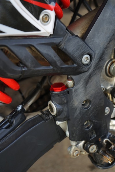 Fußbremszylinder Verschluss Schraube Rot passend für  KTM EXC F SX SXF